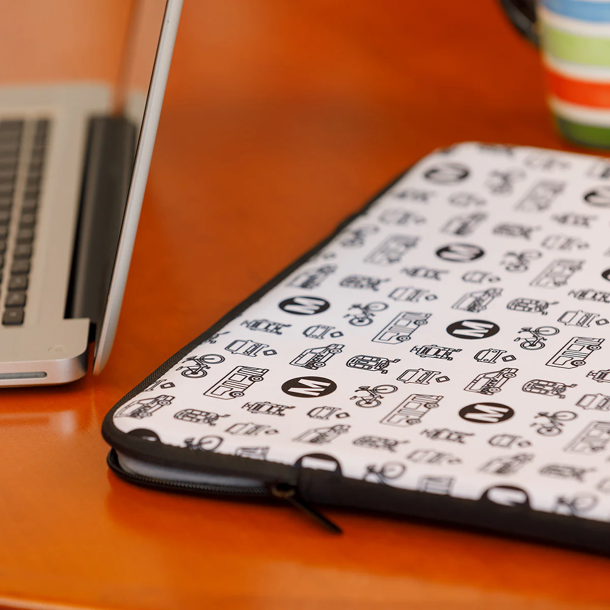 Metro Icon Laptop Sleeve - Image 3